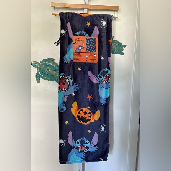 NEW Disney Stitch Halloween Blanket 50”x70” - Picture 1 of 1